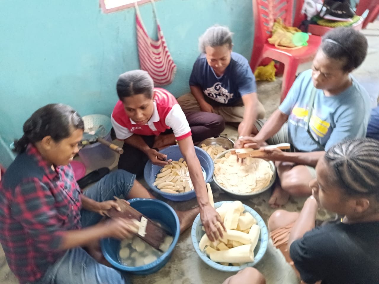 Langkah Kecil Mama-Mama Syuglue Woi Yansu Menuju Ekonomi Mandiri