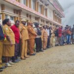 Menurut koordinator aksi, keberadaan militer di wilayah-wilayah sipil telah menimbulkan rasa takut dan membuat warga kehilangan kebebasan untuk beraktivitas. “Kami ingin hidup damai di tanah kami sendiri, bukan hidup dalam ketakutan,” ujar salah satu orator di depan kantor bupati.