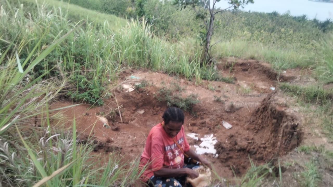 Dari Bukit Aumambe ke Tungku Api: Perjalanan Gerabah Abar